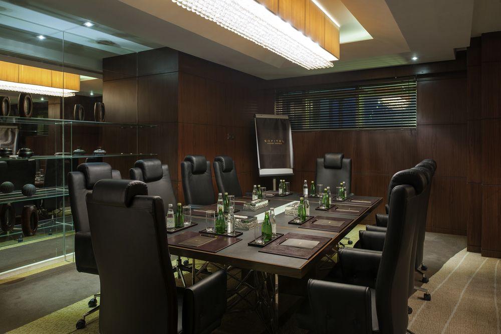 Hotel The Venue Jeddah Corniche Exterior foto A meeting room at the Four Seasons Hotel, Mumbai