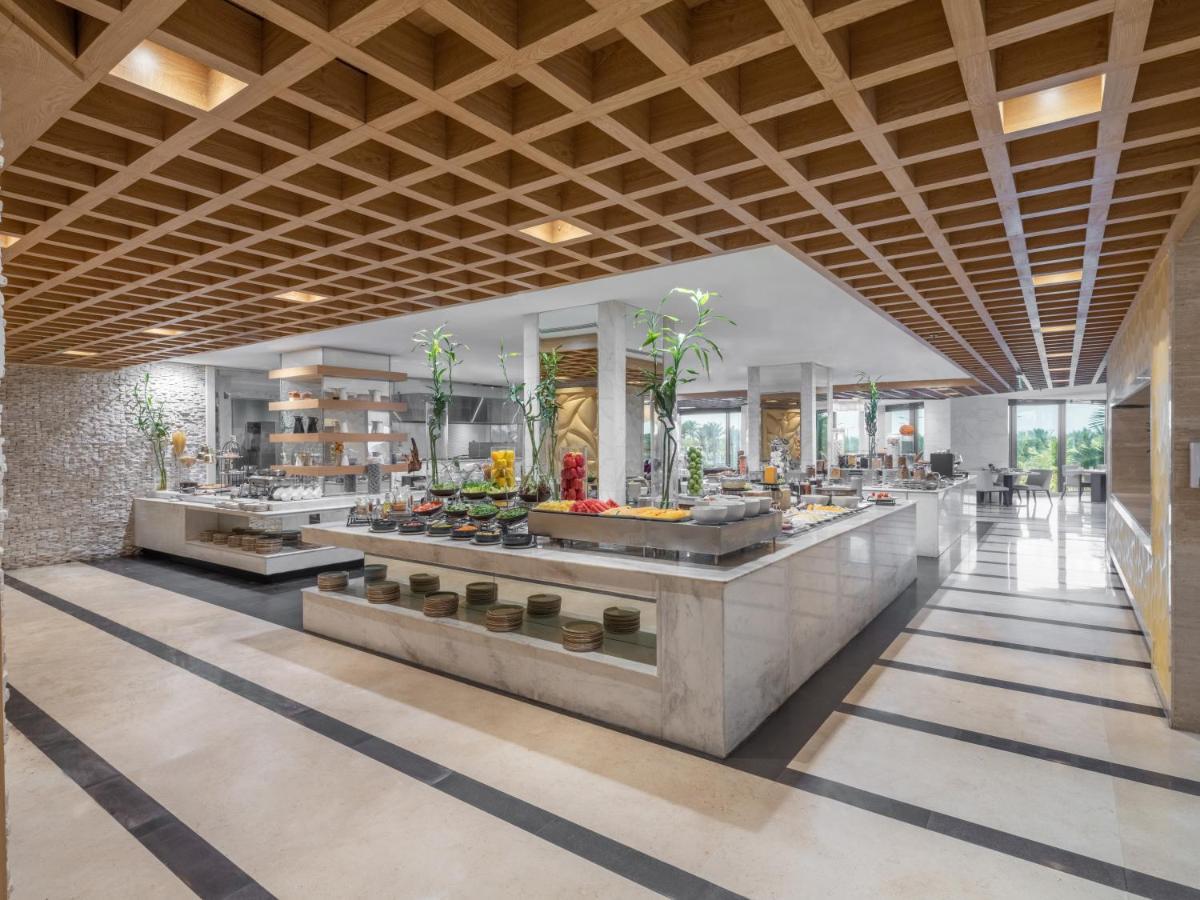 Hotel The Venue Jeddah Corniche Exterior foto The buffet at the hotel