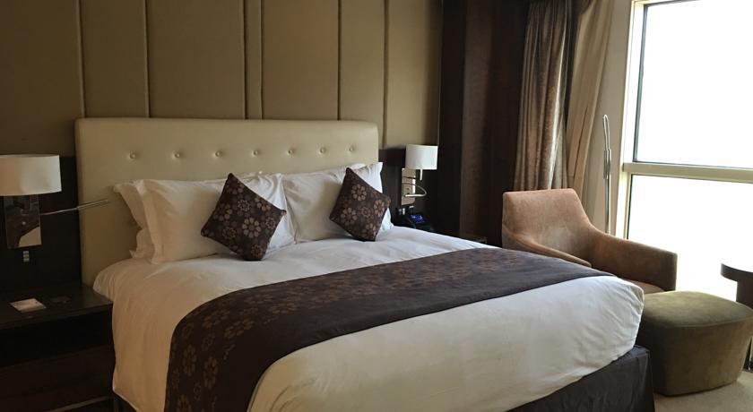 Hotel The Venue Jeddah Corniche Exterior foto A bedroom at the hotel