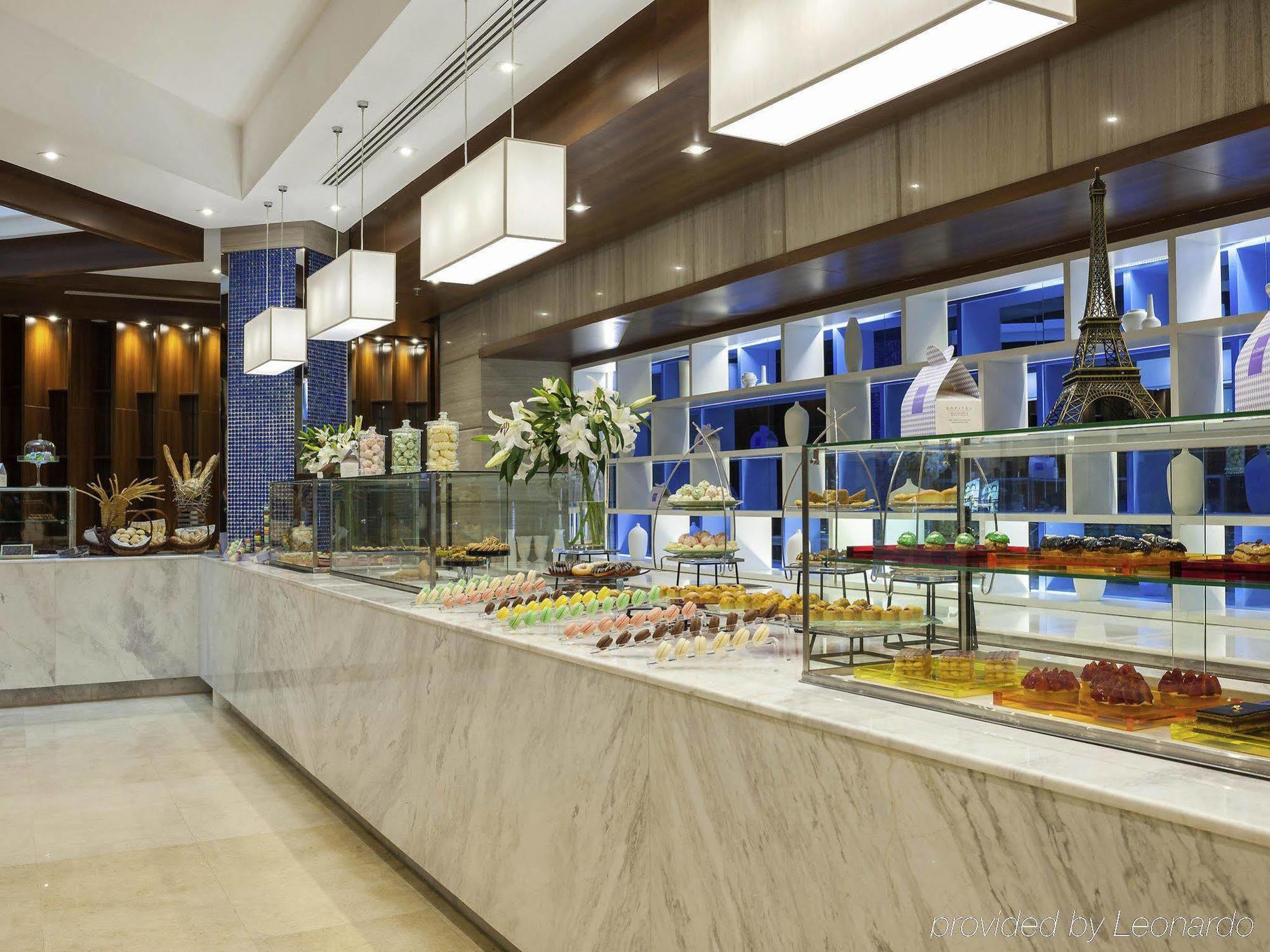 Hotel The Venue Jeddah Corniche Exterior foto The buffet at the hotel