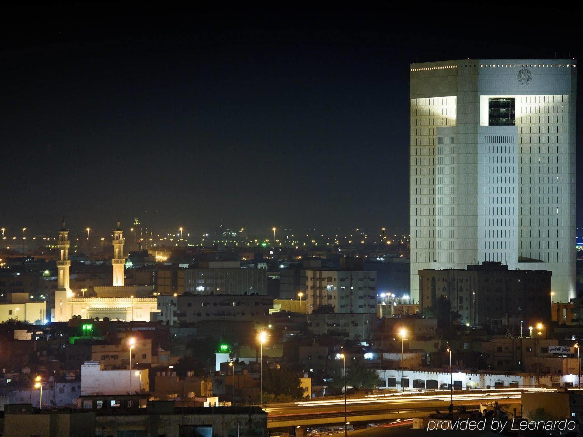 Hotel The Venue Jeddah Corniche Exterior foto The Grand Mosque at night